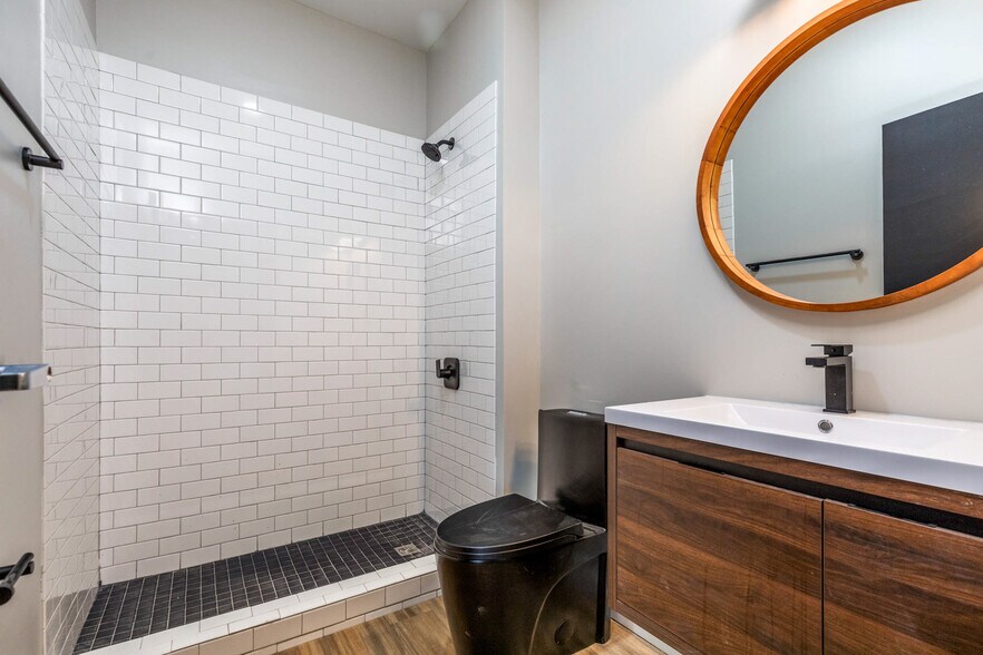 More Photos Of 2704 Locust Blvd, Saint Louis Office For Lease