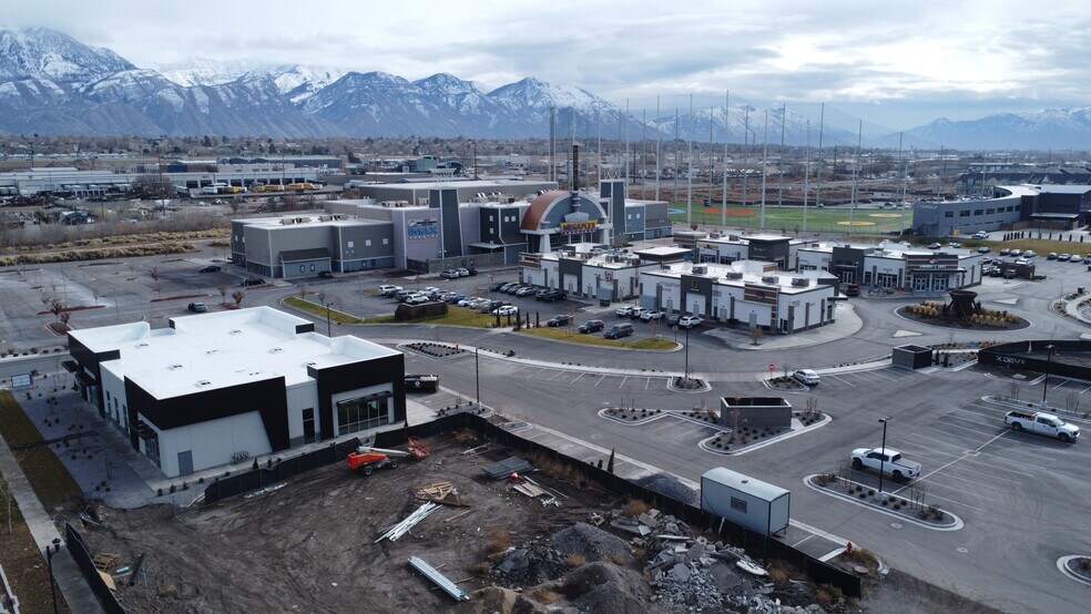 More Photos Of 634 N Mill Road, Vineyard Storefront Retail Office For Lease