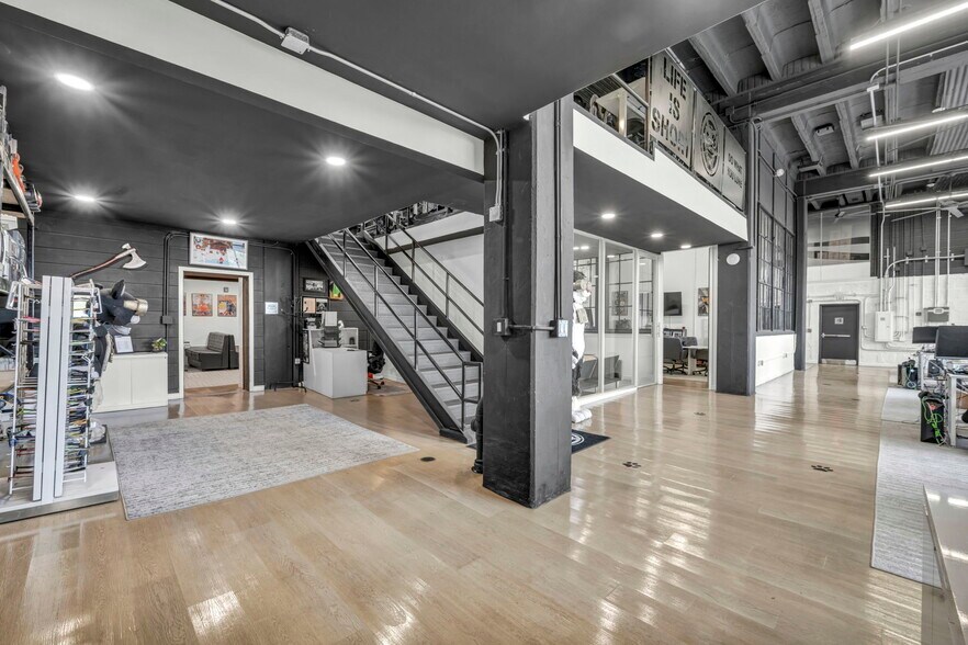 More Photos Of 3559 Bigelow Blvd, Pittsburgh Service For Sale