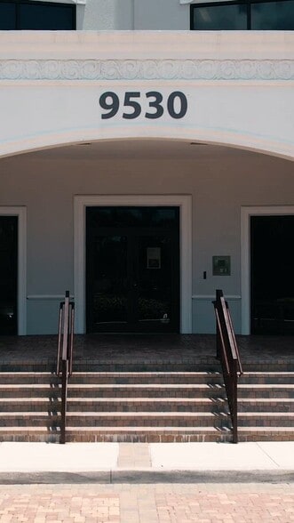More Photos Of 9530 Marketplace Rd, Fort Myers Office For Lease
