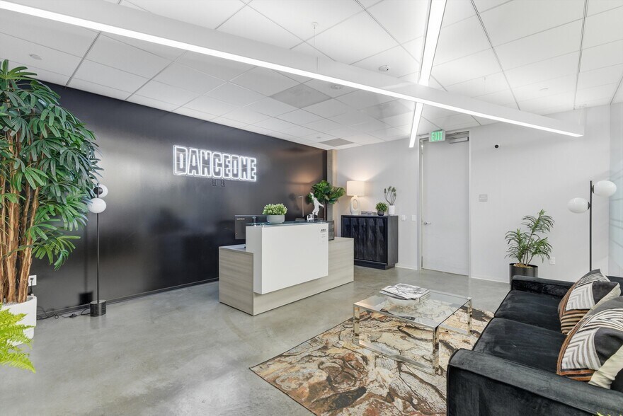 More Photos Of 6555 Barton Ave, Los Angeles Office For Lease