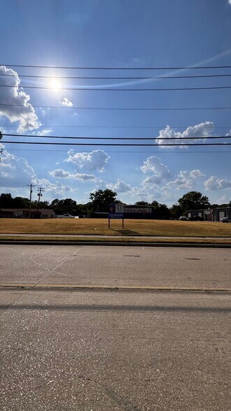 More Photos Of 709 N Cowan Ave, Lewisville Land For Sale