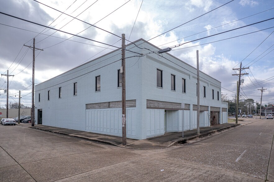 More Photos Of 1611 Washington St, Alexandria Showroom For Sale