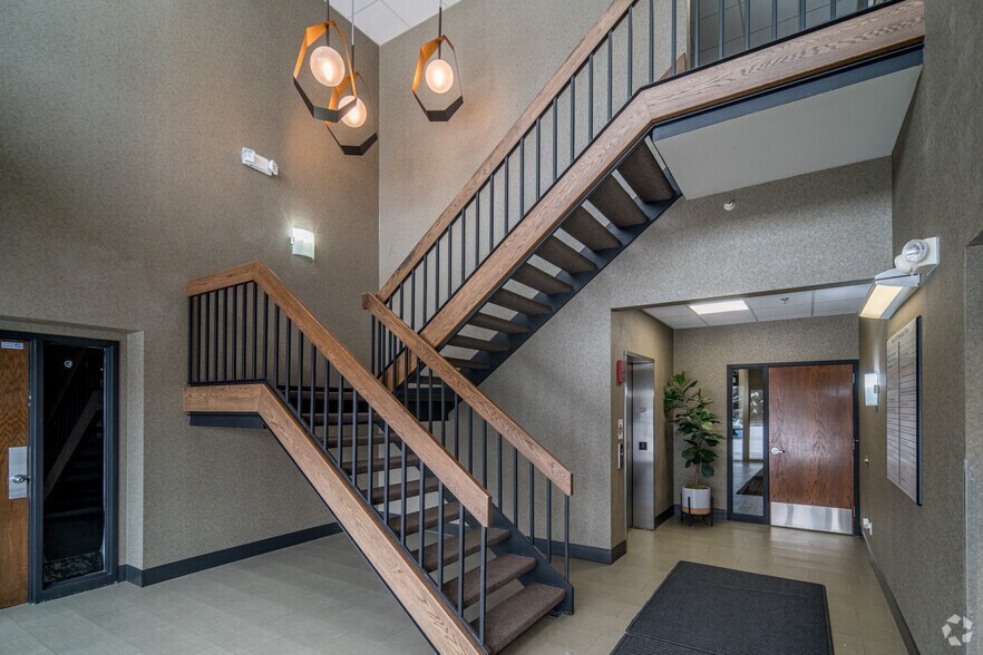 More Photos Of 2121 Cliff Dr, Eagan Medical For Lease