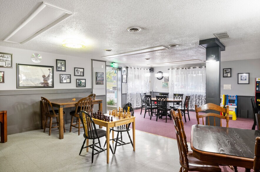 More Photos Of 17001 IN-3, Eaton Bar For Sale