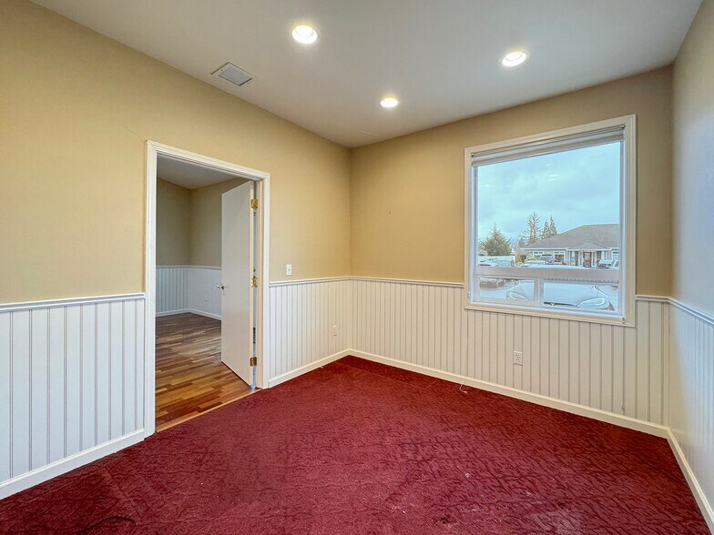 More Photos Of 542-544 N 5th Ave, Sequim Medical For Sale