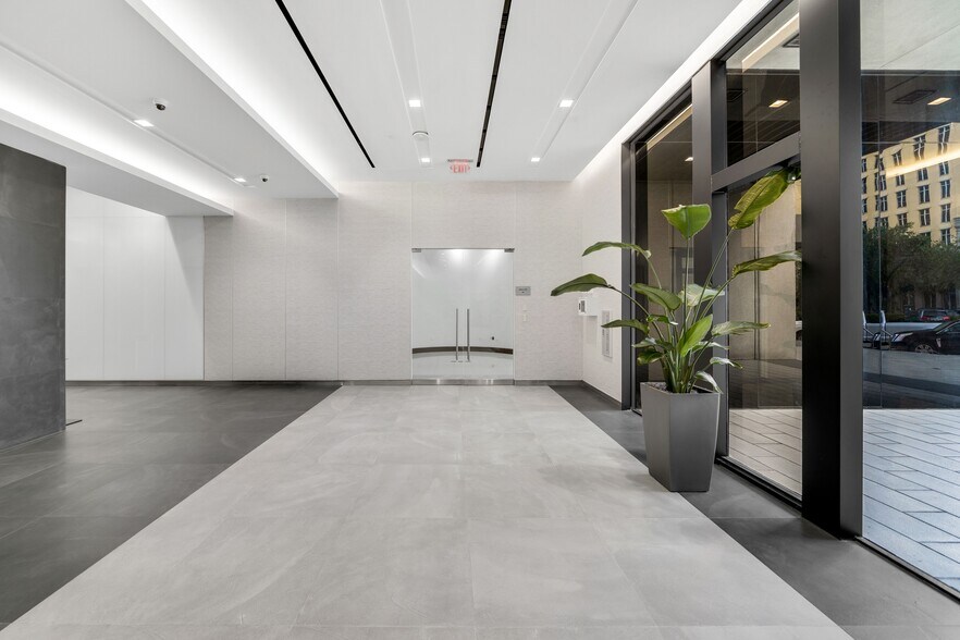 More Photos Of 150 Alhambra Cir, Coral Gables Office For Lease