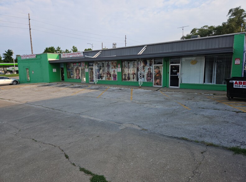 Primary Photo Of 2001 N 72nd St, Omaha Storefront For Sale