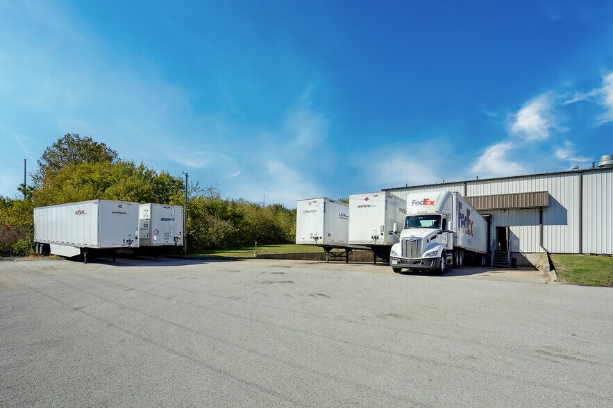 More Photos Of 266 Eastgate Dr, Danville Warehouse For Sale