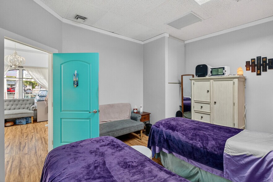 More Photos Of 400 Nevada Way, Boulder City General Retail For Sale