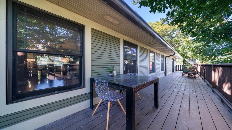 More Photos Of 409 N State St, Franklin Grove Hotel For Sale