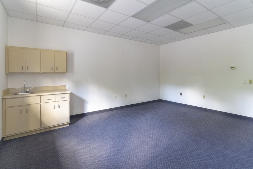 More Photos Of 301 Skyline Dr, Lady Lake Medical For Sale