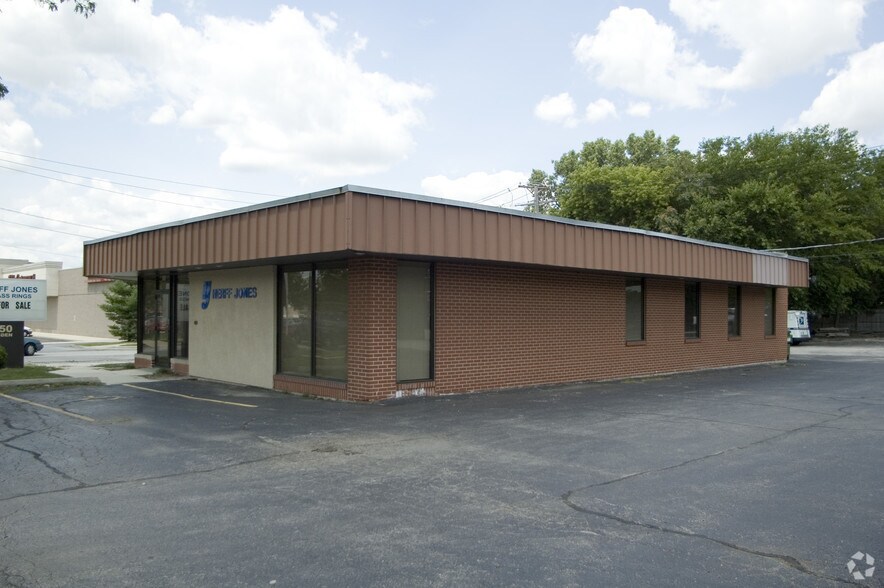 More Photos Of 950 Ogden Ave, Downers Grove General Retail For Sale