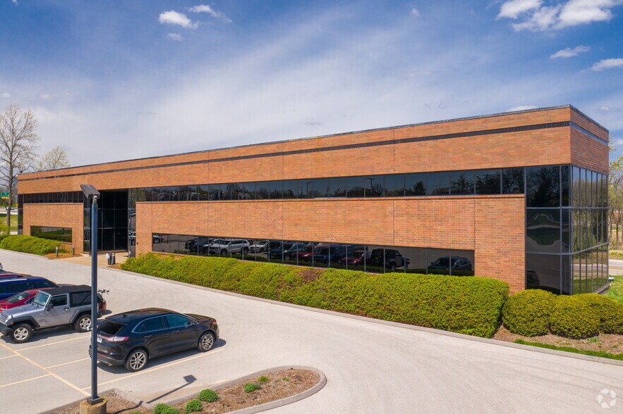 More Photos Of 15400 S Outer Forty, Chesterfield Office For Lease
