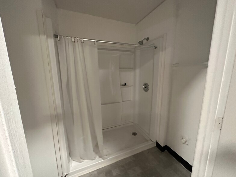 More Photos Of 18715 Colonial Dr, Orlando Warehouse For Lease