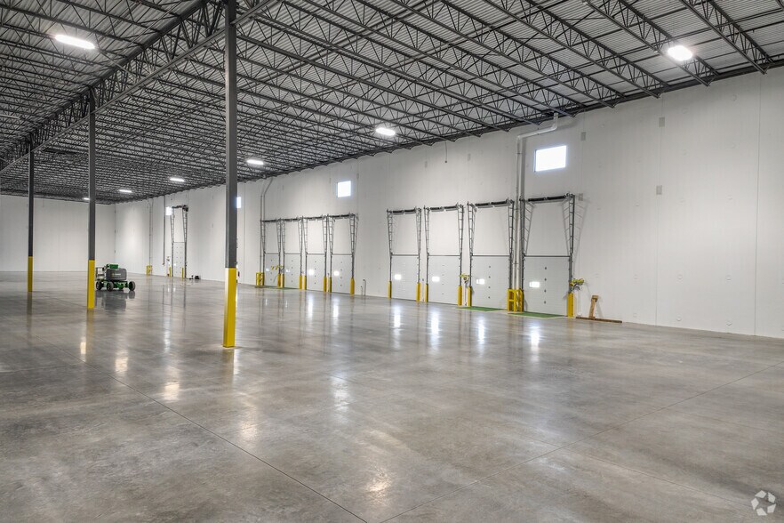 More Photos Of 20220 Fenside Crossing, Westfield Distribution For Lease