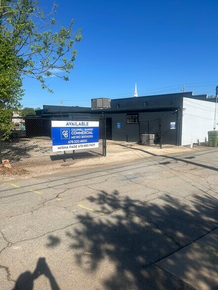 More Photos Of 904 Maple St, Carrollton Freestanding For Lease