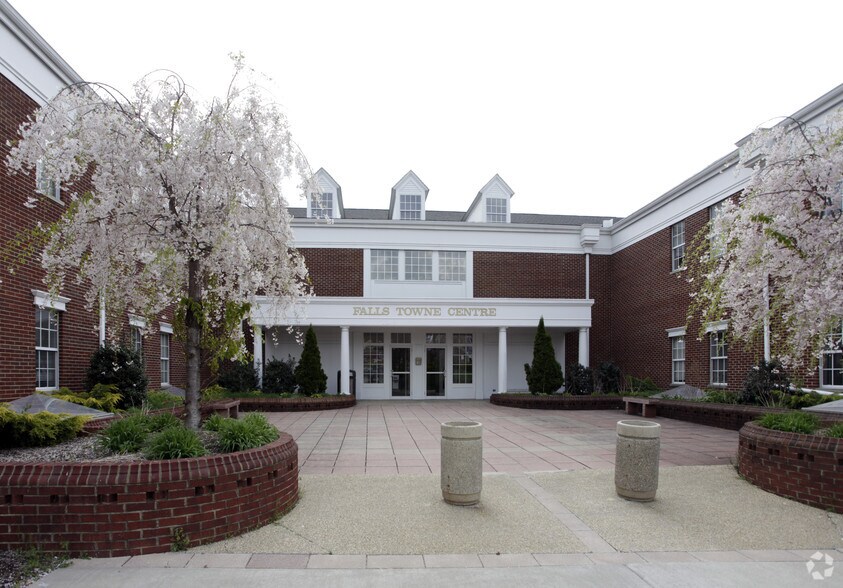 More Photos Of 2020 Front St, Cuyahoga Falls Office Residential For Lease