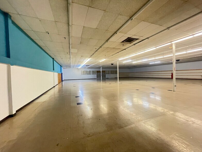 More Photos Of 7663-7667 Broadway, Lemon Grove Supermarket For Sale