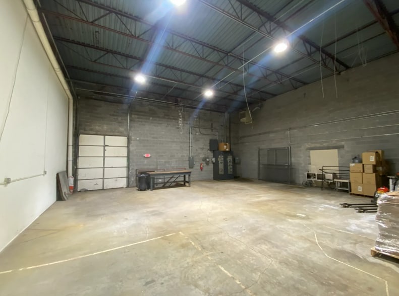 More Photos Of 1220-1242 Rankin Dr, Troy Warehouse For Lease