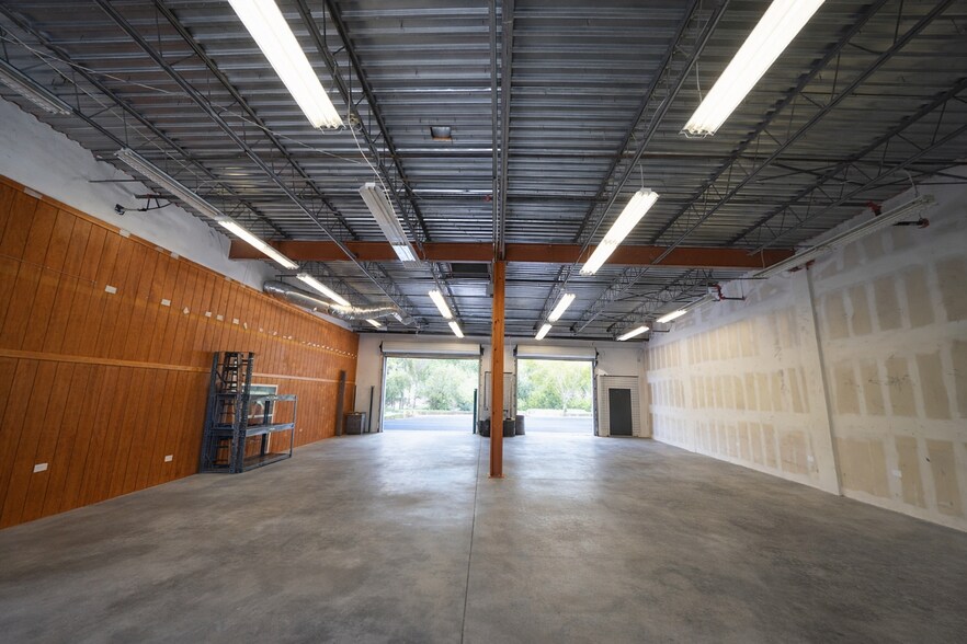 More Photos Of 587 105th Ave N, West Palm Beach Light Distribution For Lease