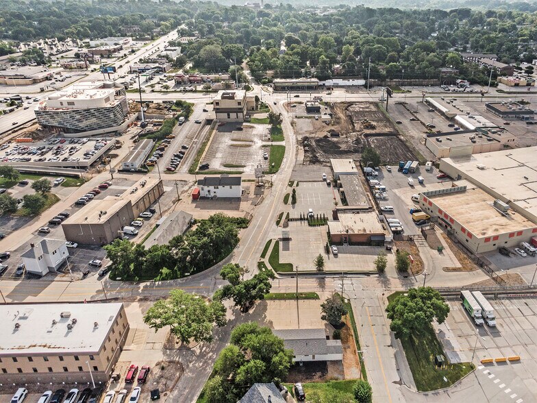 More Photos Of 302 S 74th St, Omaha Office For Sale