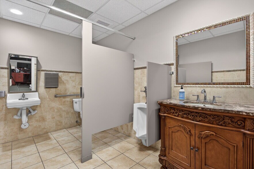 More Photos Of 5521 N University Dr, Coral Springs Office For Sale