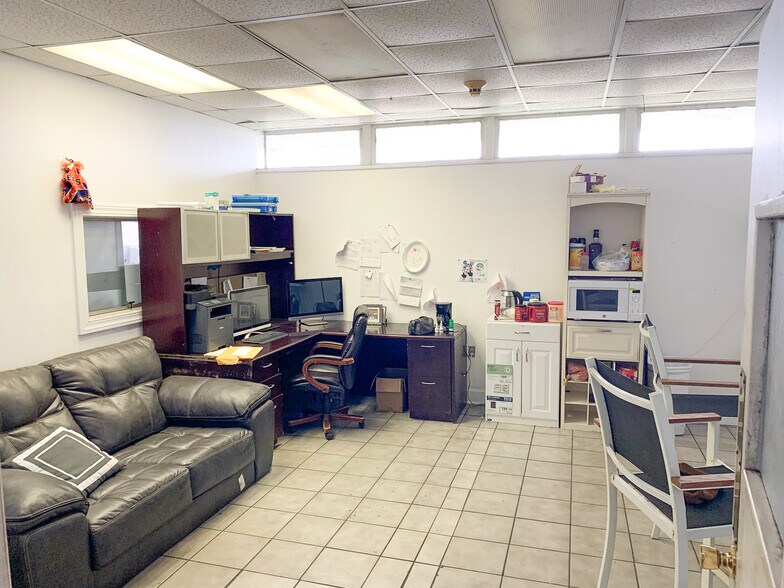 More Photos Of 315 E Ridgely St, Atmore Warehouse For Sale