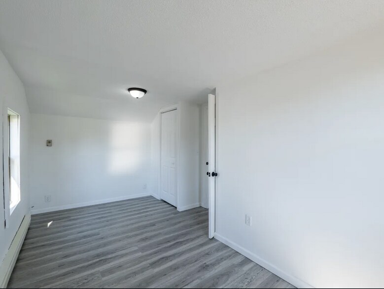 More Photos Of 1201 S Park Ave, Herrin Office For Sale