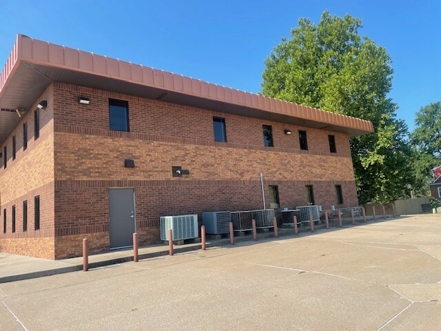 More Photos Of 2700 N Belt Hwy, Saint Joseph Office For Sale