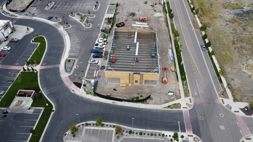 More Photos Of 634 N Mill Road, Vineyard Storefront Retail Office For Lease