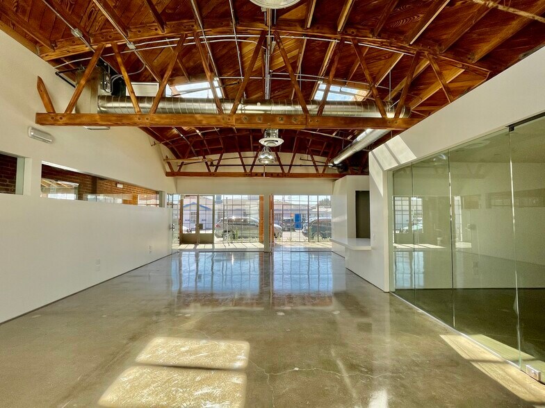 More Photos Of 1745 Berkeley St, Santa Monica Light Manufacturing For Lease