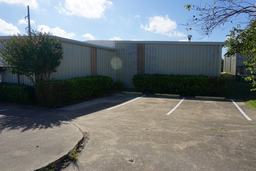 More Photos Of 902 Kck Way, Cedar Hill Distribution For Sale