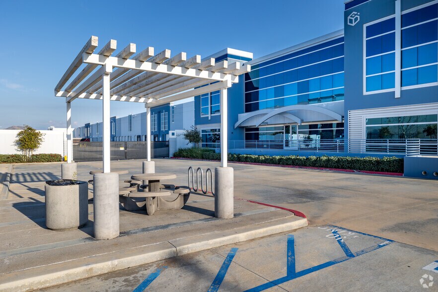 More Photos Of 4150-4160 Patterson Ave, Perris Distribution For Lease