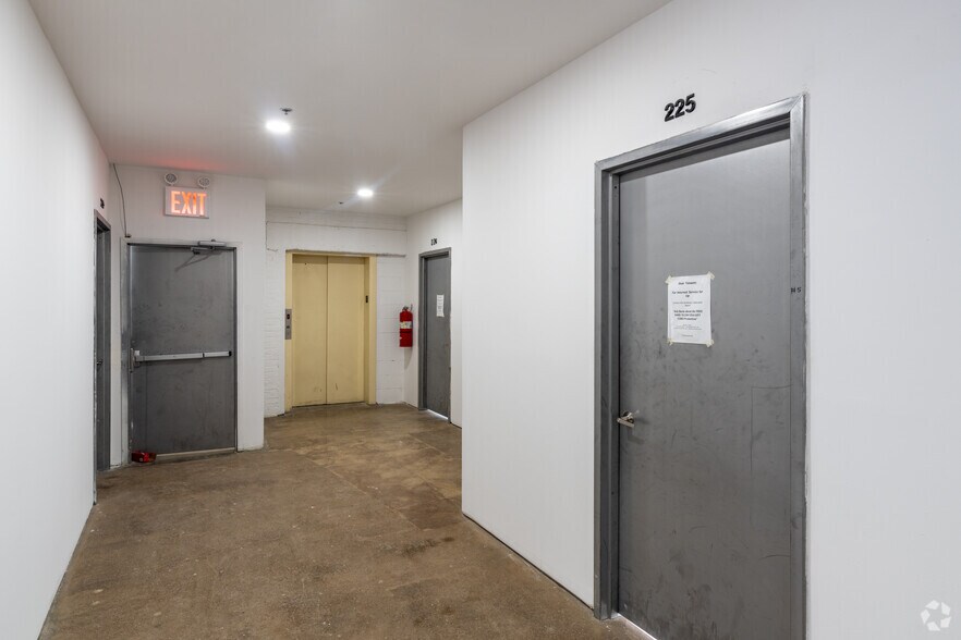 More Photos Of 4322 36th St, Long Island City Office For Lease