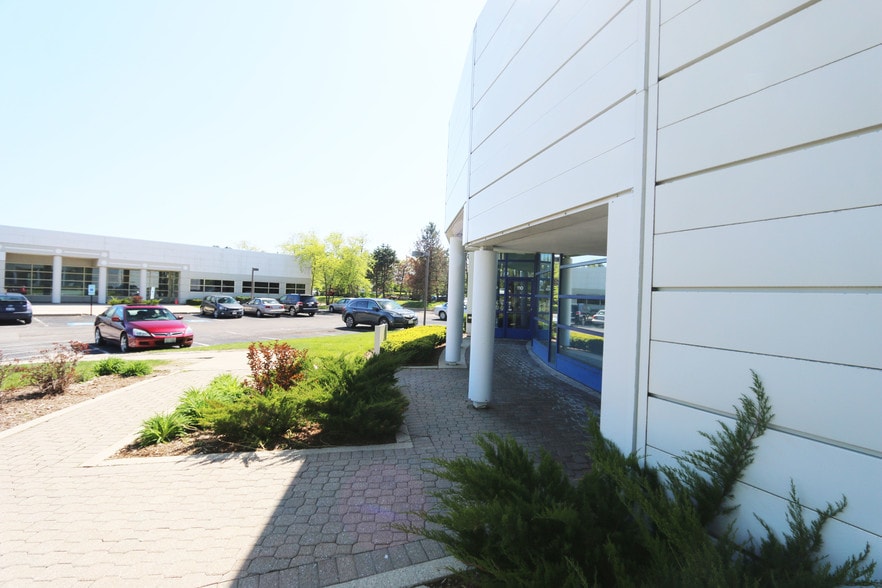 More Photos Of 550 N Commons Dr, Aurora Unknown For Lease