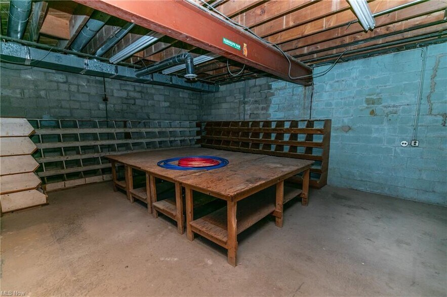 More Photos Of 899 S Canton Rd, Akron Light Distribution For Sale