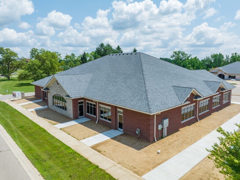 More Photos Of 6400 Waldon Center Dr, Clarkston Medical For Lease