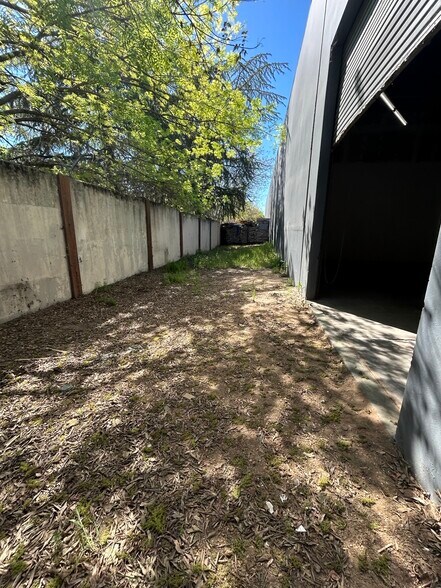 More Photos Of 5720 Roseville Rd, Sacramento Unknown For Lease