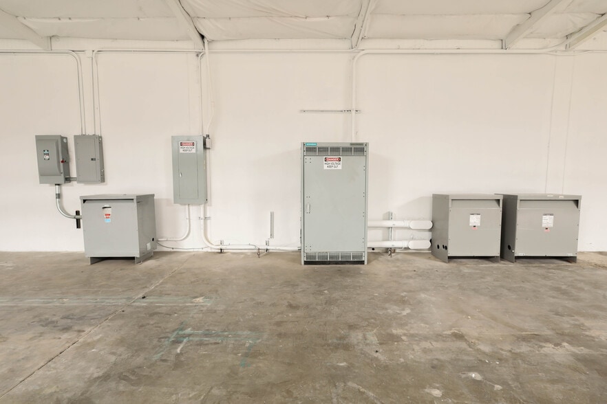 More Photos Of 1096 W Rialto Ave, San Bernardino Warehouse For Sale