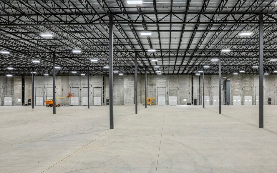 More Photos Of 46 Old Ferry Rd, Methuen Warehouse For Lease