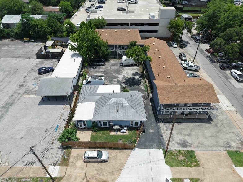 More Photos Of 1509 W North Loop Blvd, Austin General Retail For Sale