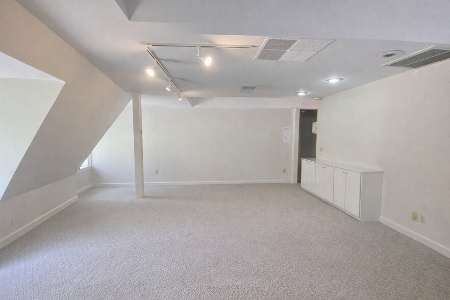 More Photos Of 15 Old Beach Rd, Newport Medical For Sale