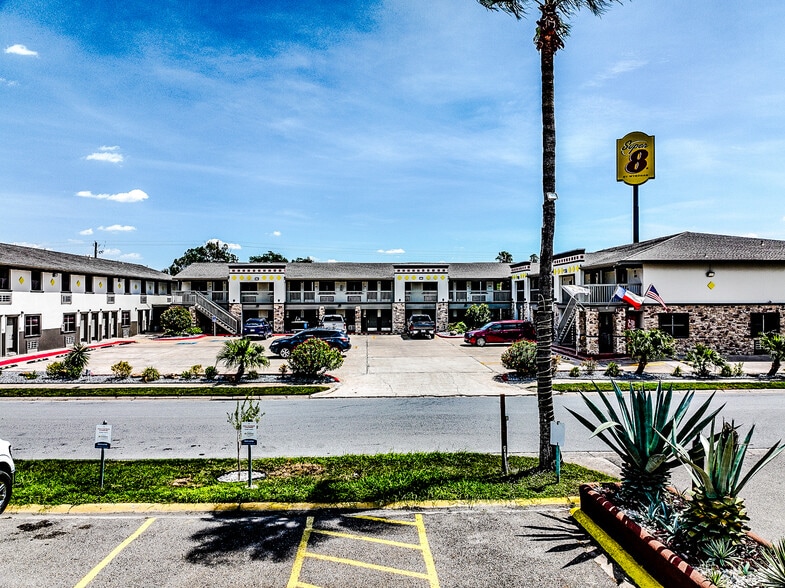 More Photos Of 1505 S 9th St, McAllen Hotel For Sale