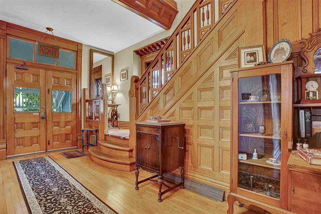 More Photos Of 910 River Rd, Wisconsin Dells Hotel For Sale