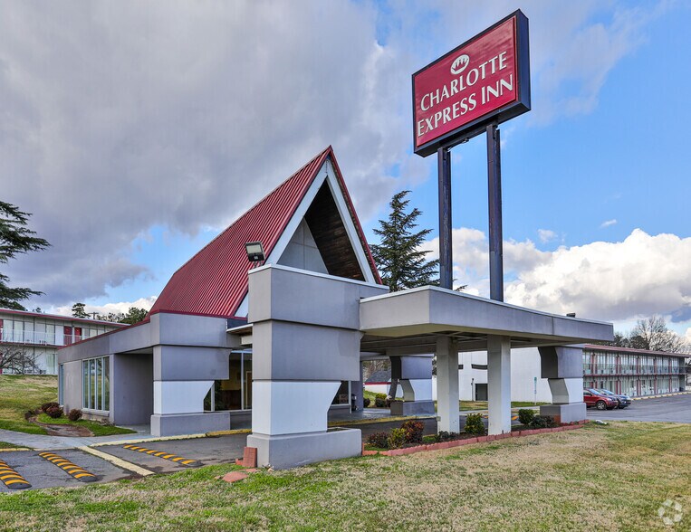 More Photos Of 1240 S Lucky Penny St, Charlotte Hotel For Sale