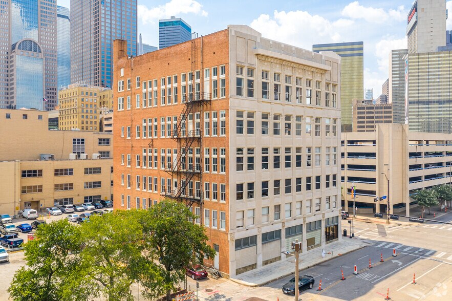 More Photos Of 2030-2036 Main St, Dallas Loft Creative Space For Lease