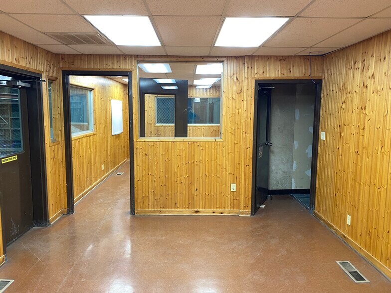 More Photos Of 1501 S John Zink Ave, Skiatook Manufacturing For Lease