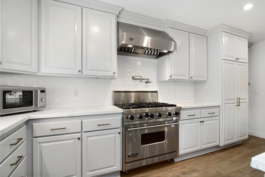 More Photos Of 22839 Dolorosa St, Woodland Hills Multifamily For Lease