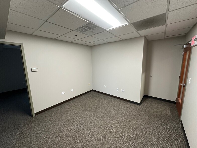 More Photos Of 303 N 2nd St, St Charles Office For Lease